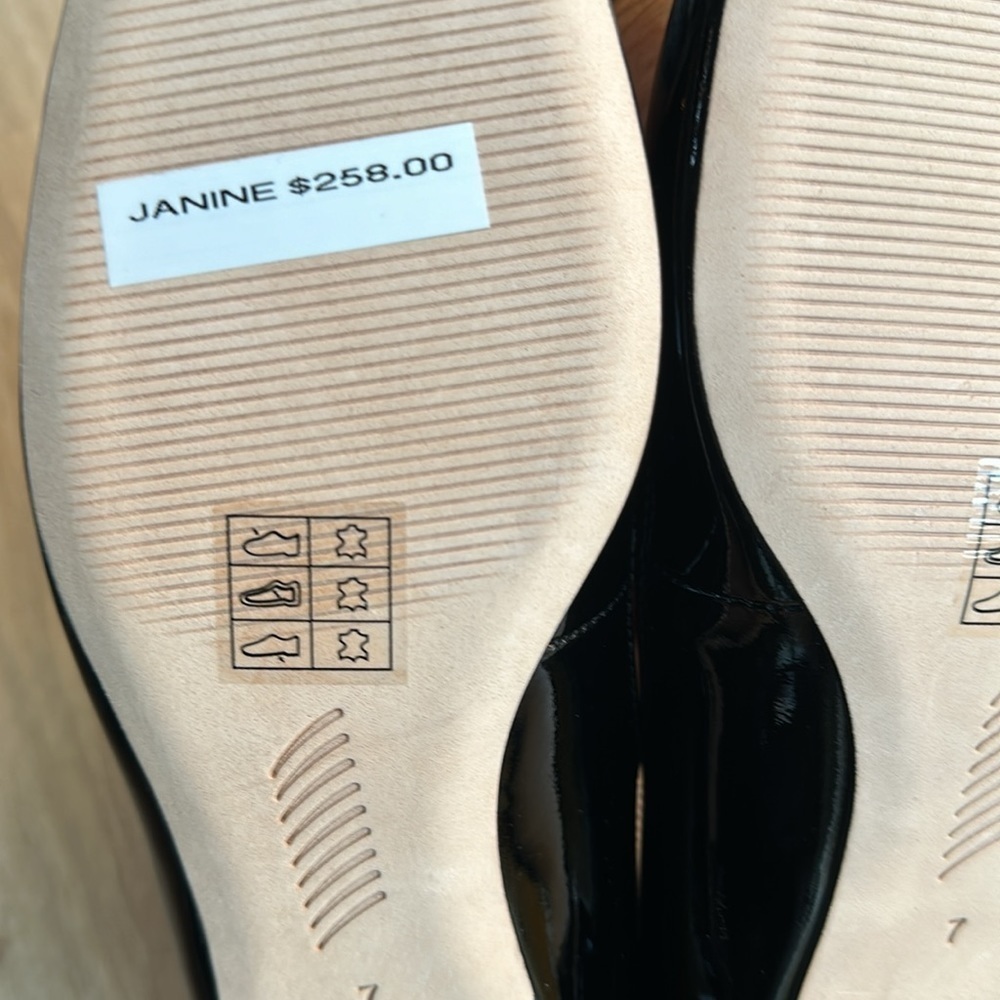 PAIGE
Janine Flat - Black Patent woman size 7 NWOB - Picture 4 of 6